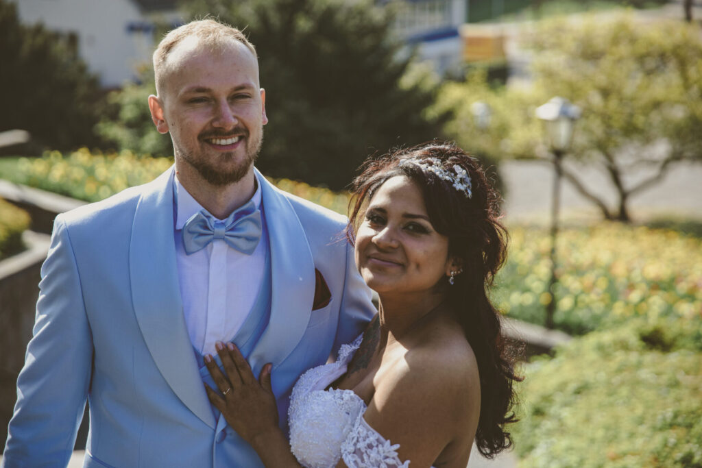 Frisch vermähltes Ehepaar beim Paarshooting