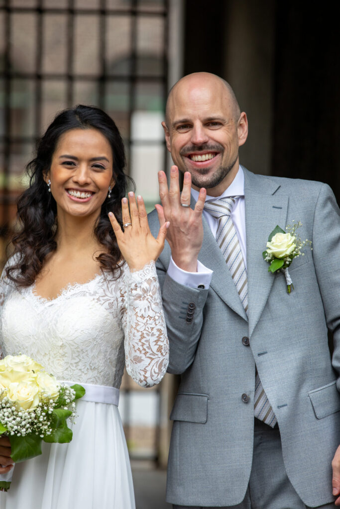 Fotograf in Mönchengladbach & NRW – Brautpaar im Standesamt Abtei