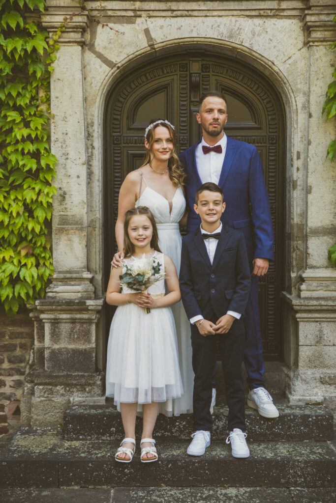 Ehepaar mit Kindern beim Hochzeitsshooting Hochzeitsfotograf Mönchengladbach